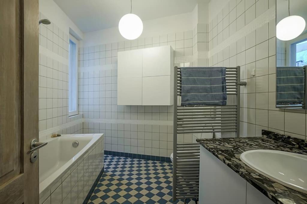 Central Apartment - Nido'S Area Bukarest Eksteriør billede