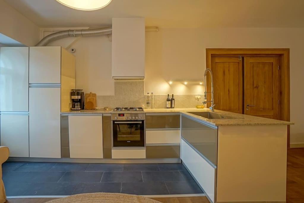 Central Apartment - Nido'S Area Bukarest Eksteriør billede