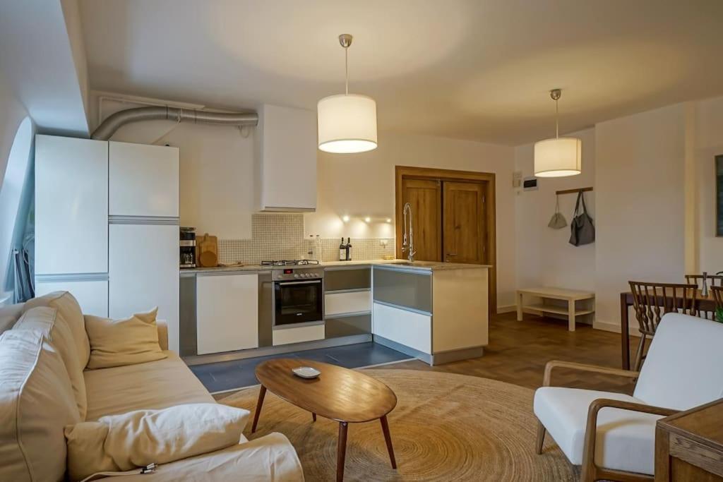 Central Apartment - Nido'S Area Bukarest Eksteriør billede